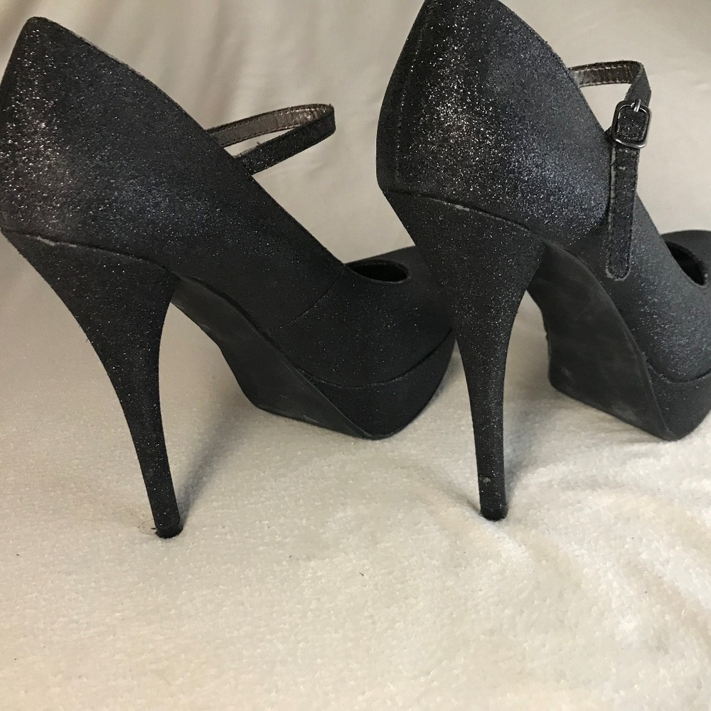 Steve Madden Closed Toe Platform Pumps - Picture 4 of 8